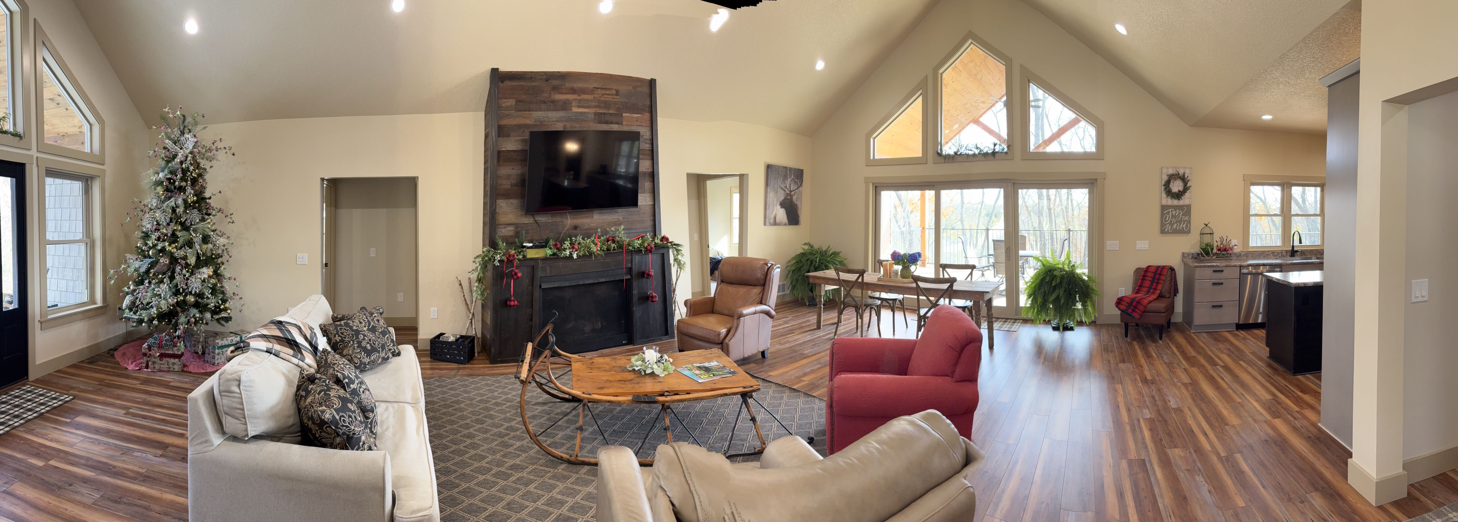 Listing Photo: bailey LR view 1